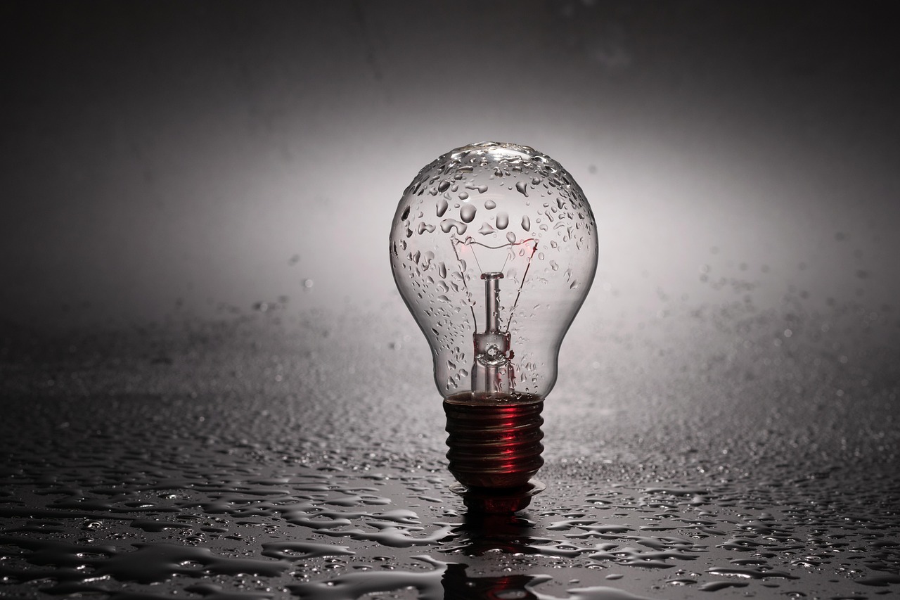 L'importanza di una lampada impermeabile: Come Table Lamp ti protegge da pioggia e umidità